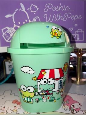 🐸NWOT Kerropi  Mint Green Mini trash can